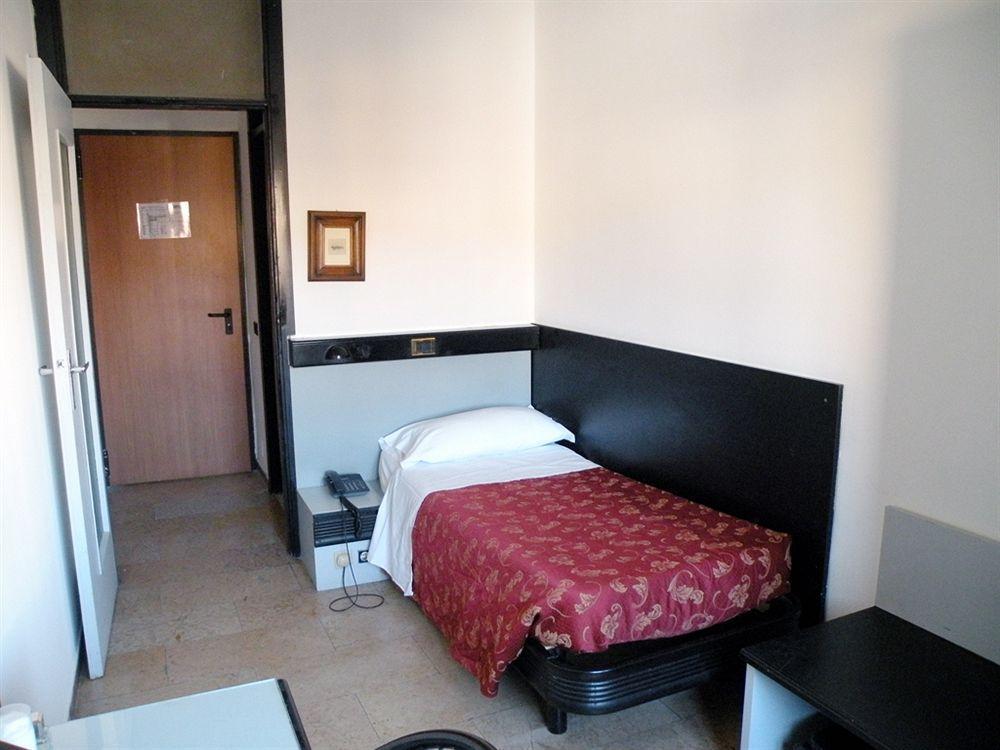 Hotel Virgilio Μιλάνο Εξωτερικό φωτογραφία