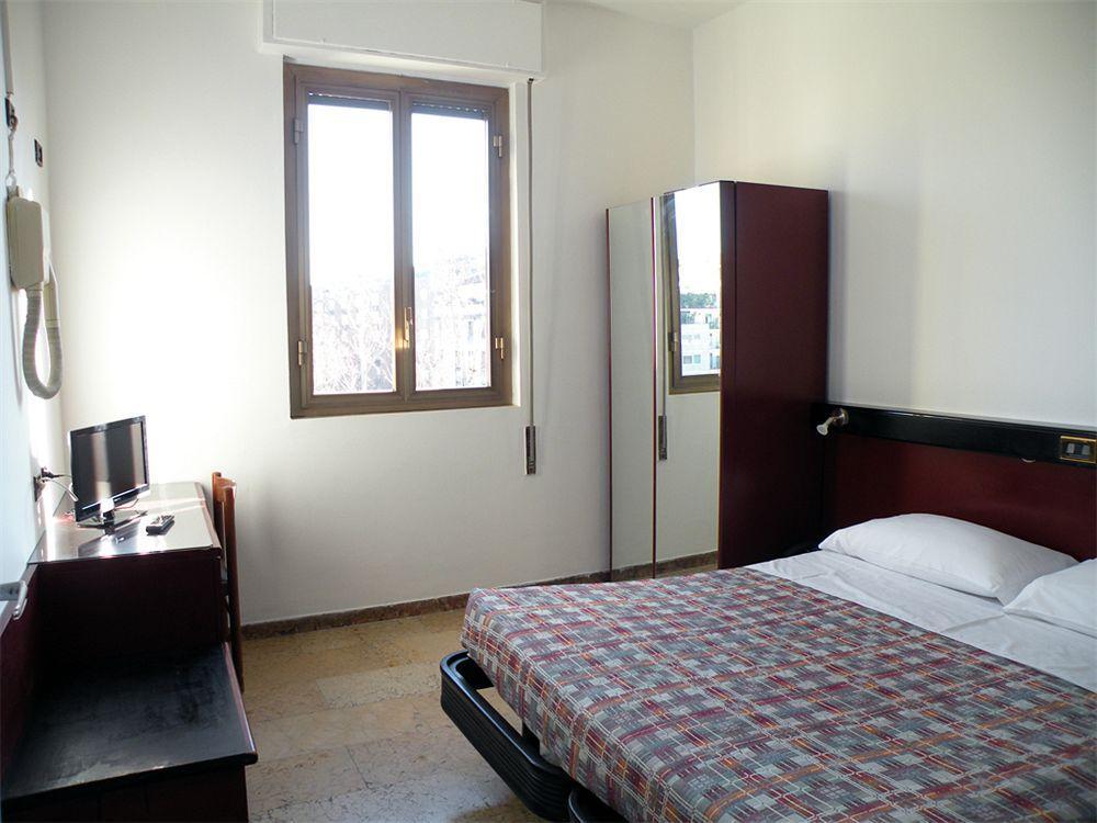 Hotel Virgilio Μιλάνο Εξωτερικό φωτογραφία